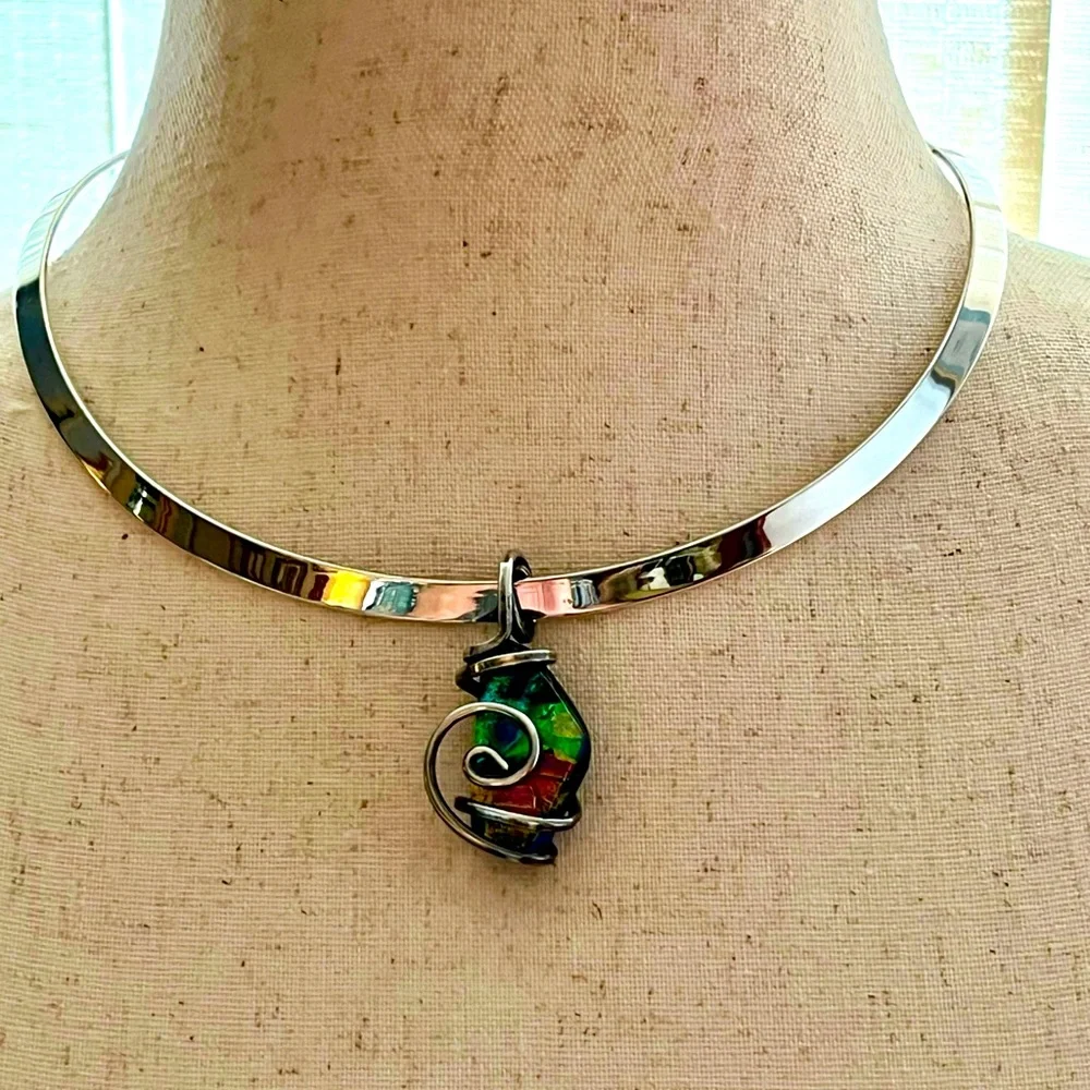 Sterling silver dichroic glass pendant - Picture 3 of 5